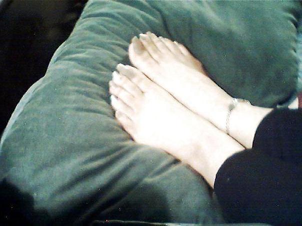 25P Indian and Pakistani with long toenails