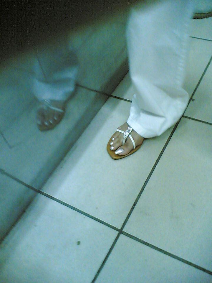 25P Indian and Pakistani with long toenails