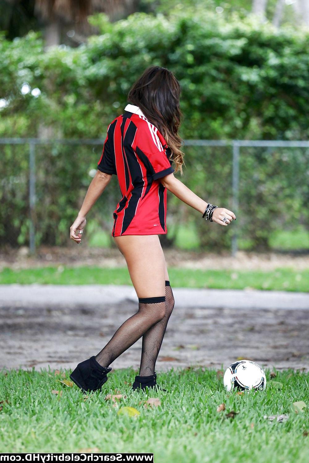13P Claudia Romani - Leggy Photoshoot Candids in Miami