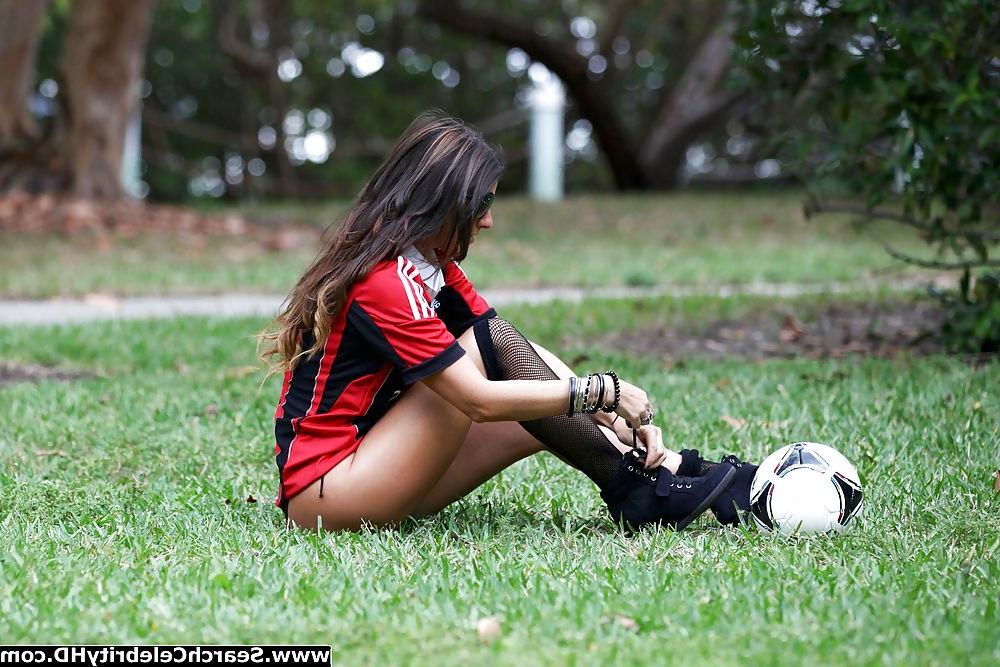 13P Claudia Romani - Leggy Photoshoot Candids in Miami