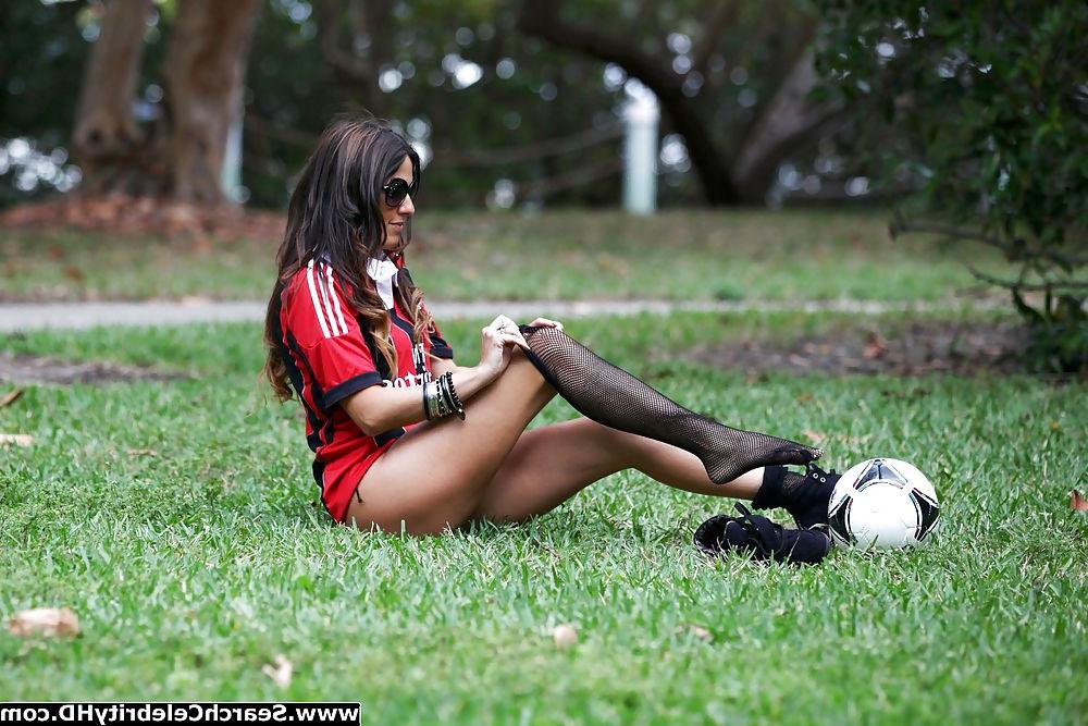 13P Claudia Romani - Leggy Photoshoot Candids in Miami