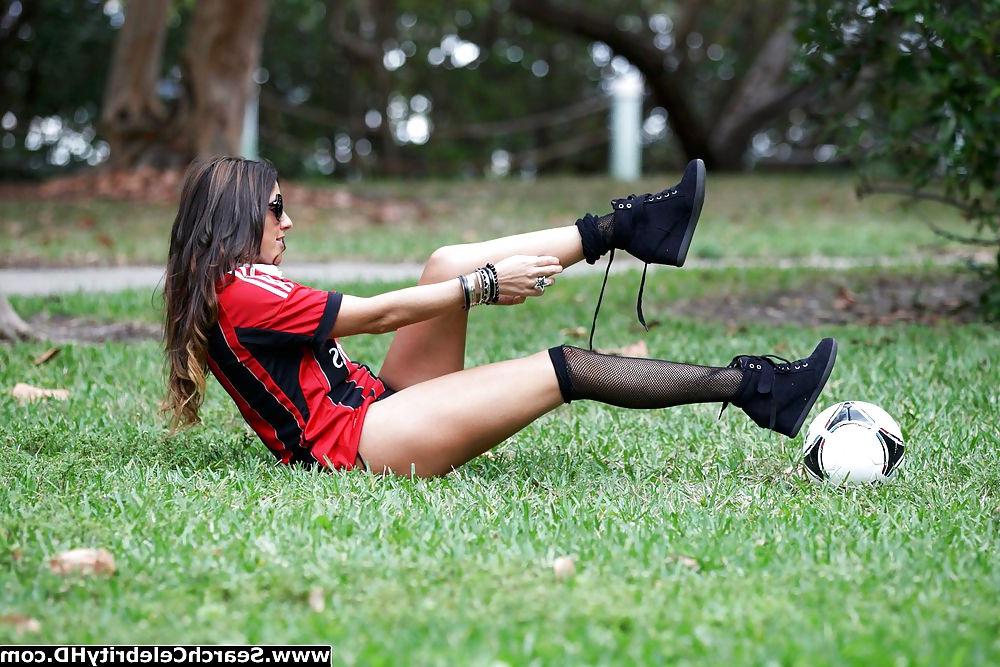 13P Claudia Romani - Leggy Photoshoot Candids in Miami