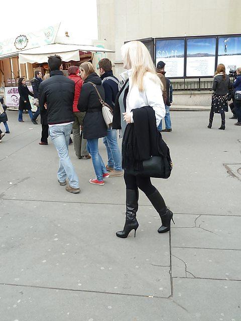 25P Sexy women in boots