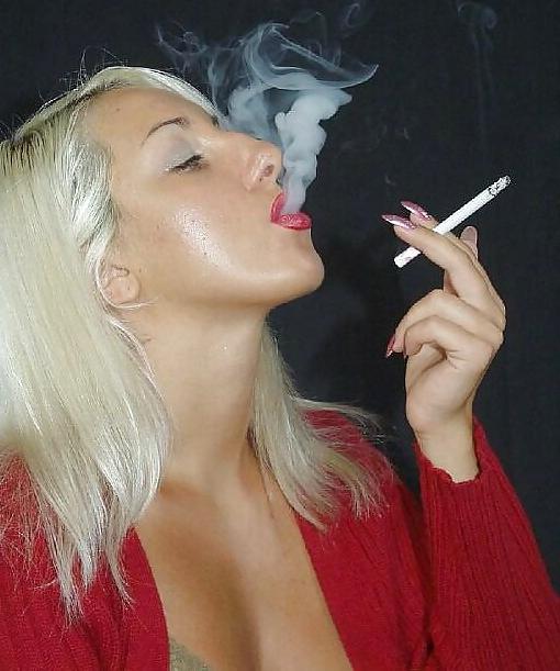 9P Smoking Blonde