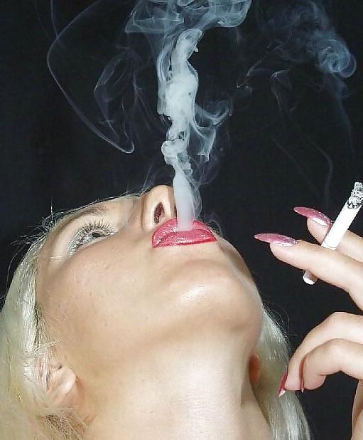 9P Smoking Blonde