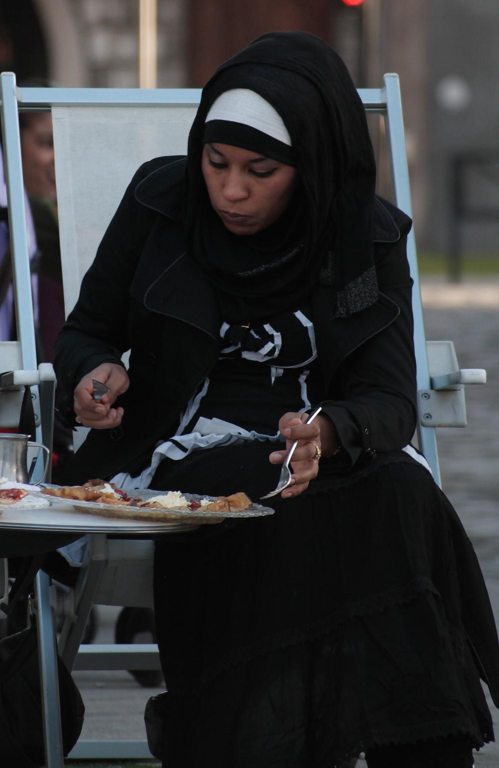 25P Belle Beurette en Hijab 3