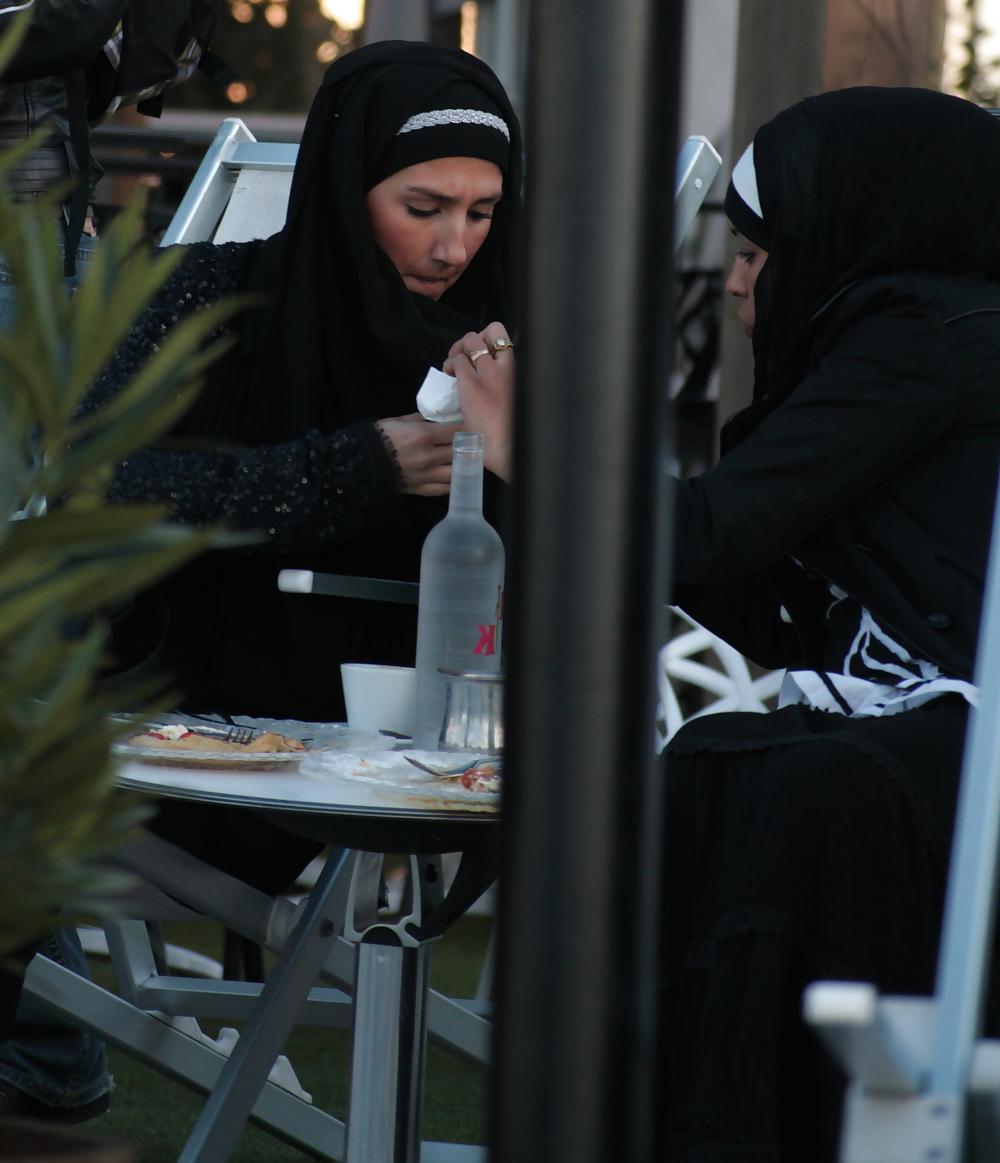 25P Belle Beurette en Hijab 3