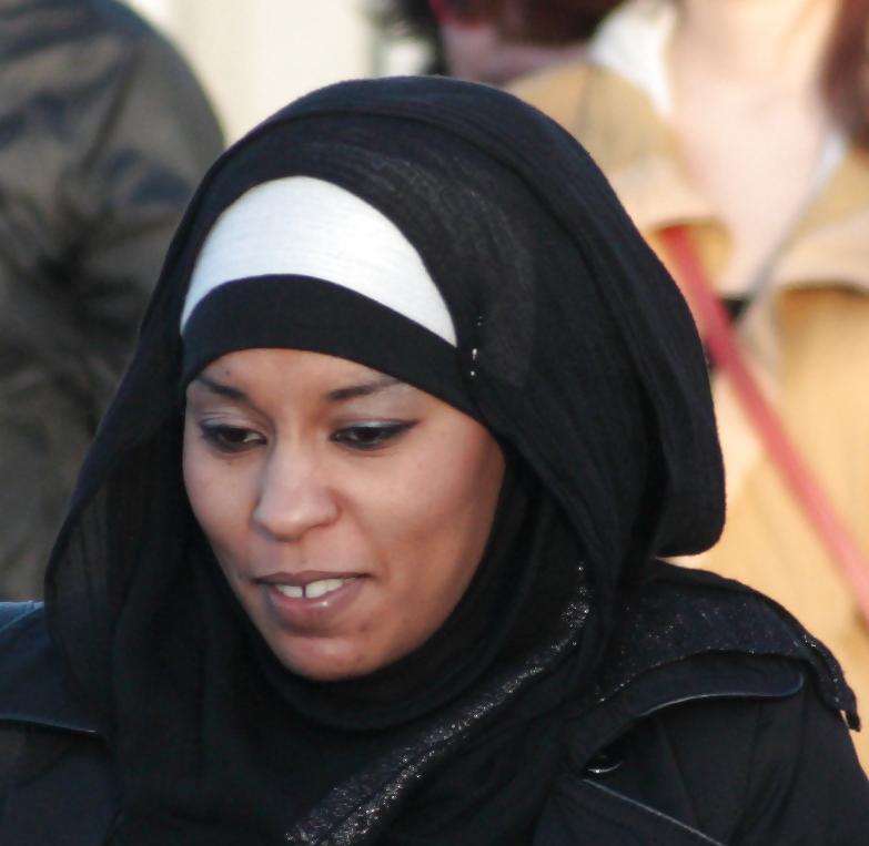 25P Belle Beurette en Hijab 3
