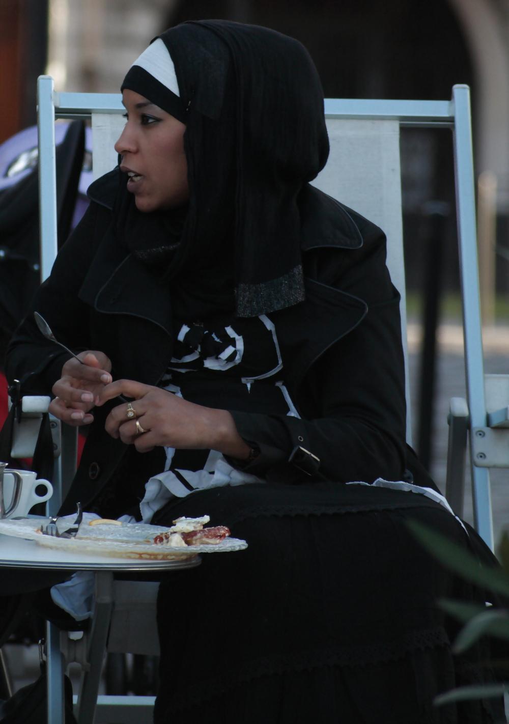 25P Belle Beurette en Hijab 3