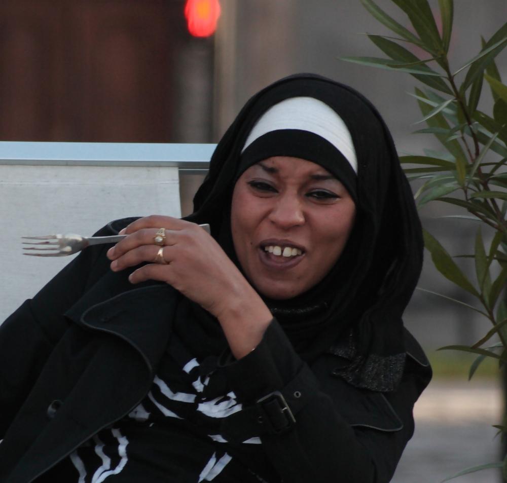 25P Belle Beurette en Hijab 3