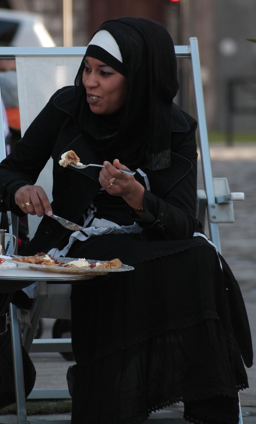 25P Belle Beurette en Hijab 3