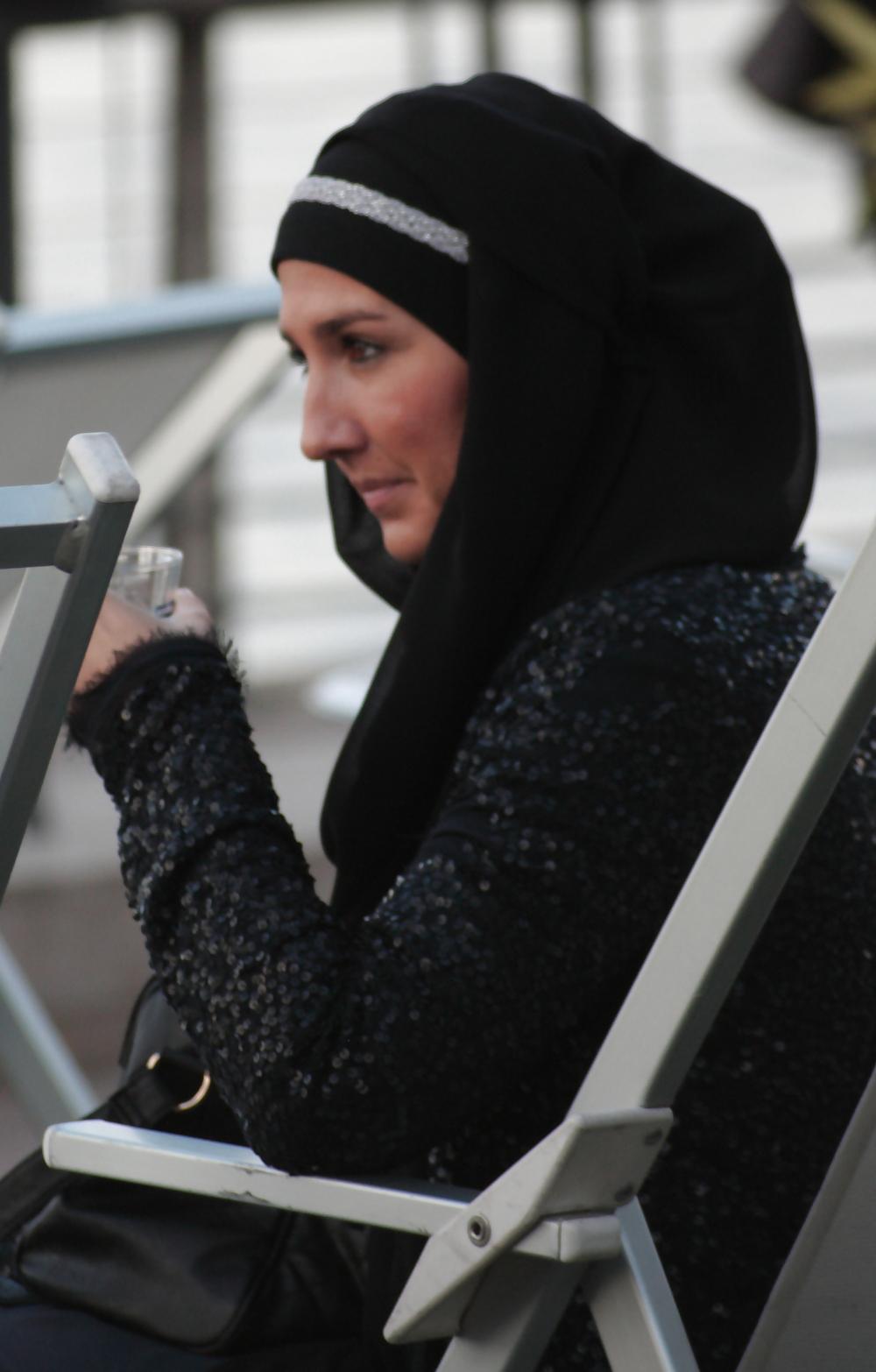 25P Belle Beurette en Hijab 3