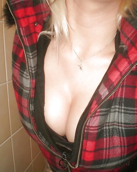 25P Stolen Pics - German Chick Part 1
