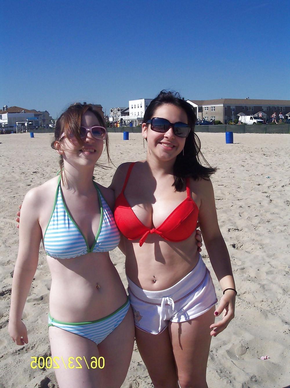 25P Bikini Amateurs With Big Tits (Non-Nude)