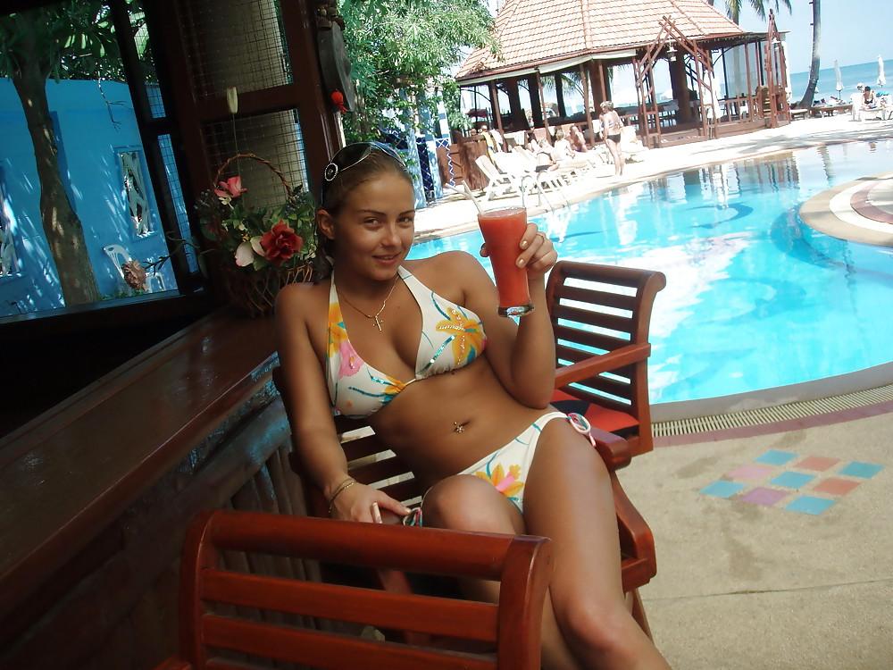 25P Bikini Amateurs With Big Tits (Non-Nude)