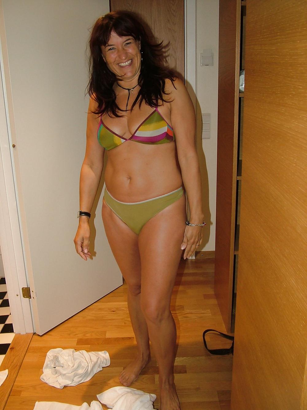 19P Mature Wife Masturbating