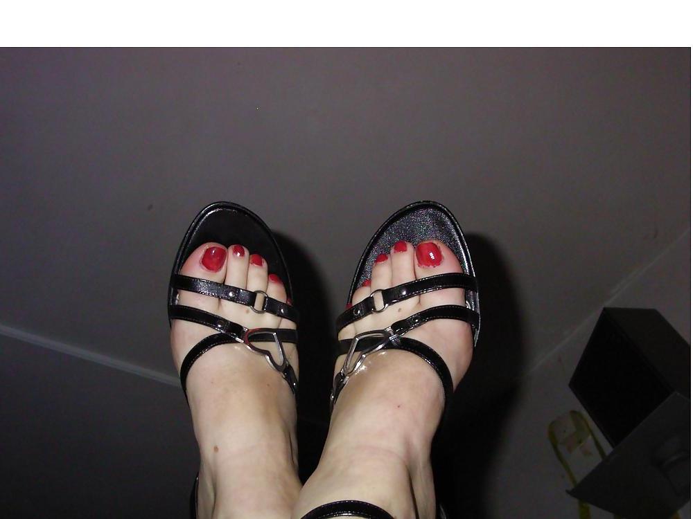 10P Toes, pussy and sperm