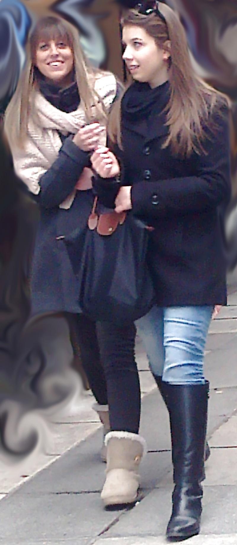 25P HORNY  GREEK  WOMEN  IN  BOOTS