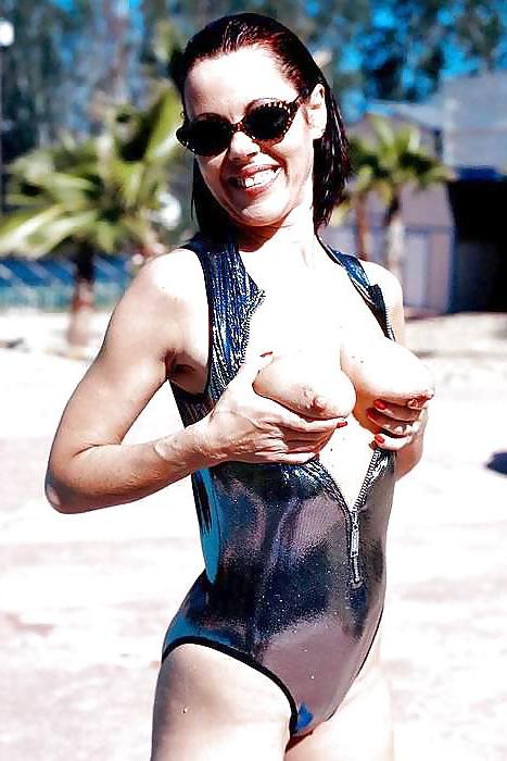 25P Sexy saggy granny tits