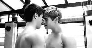 25P Gay kiss! fucking hot!