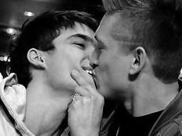 25P Gay kiss! fucking hot!