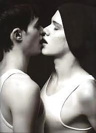 25P Gay kiss! fucking hot!