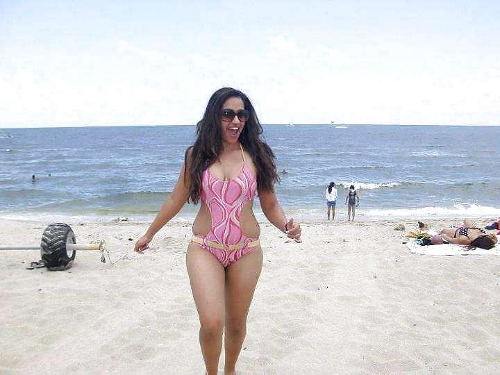 16P Beurette arab a la playa bis