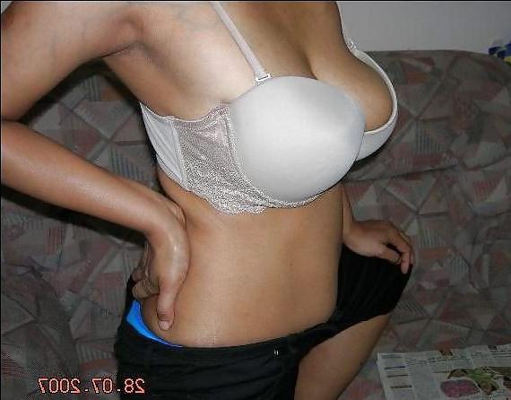 11P Sexy indian aunty