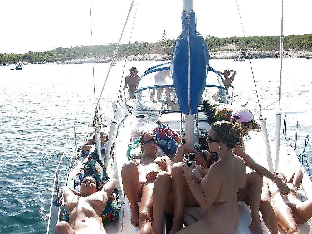 25P Babes & Boats 15