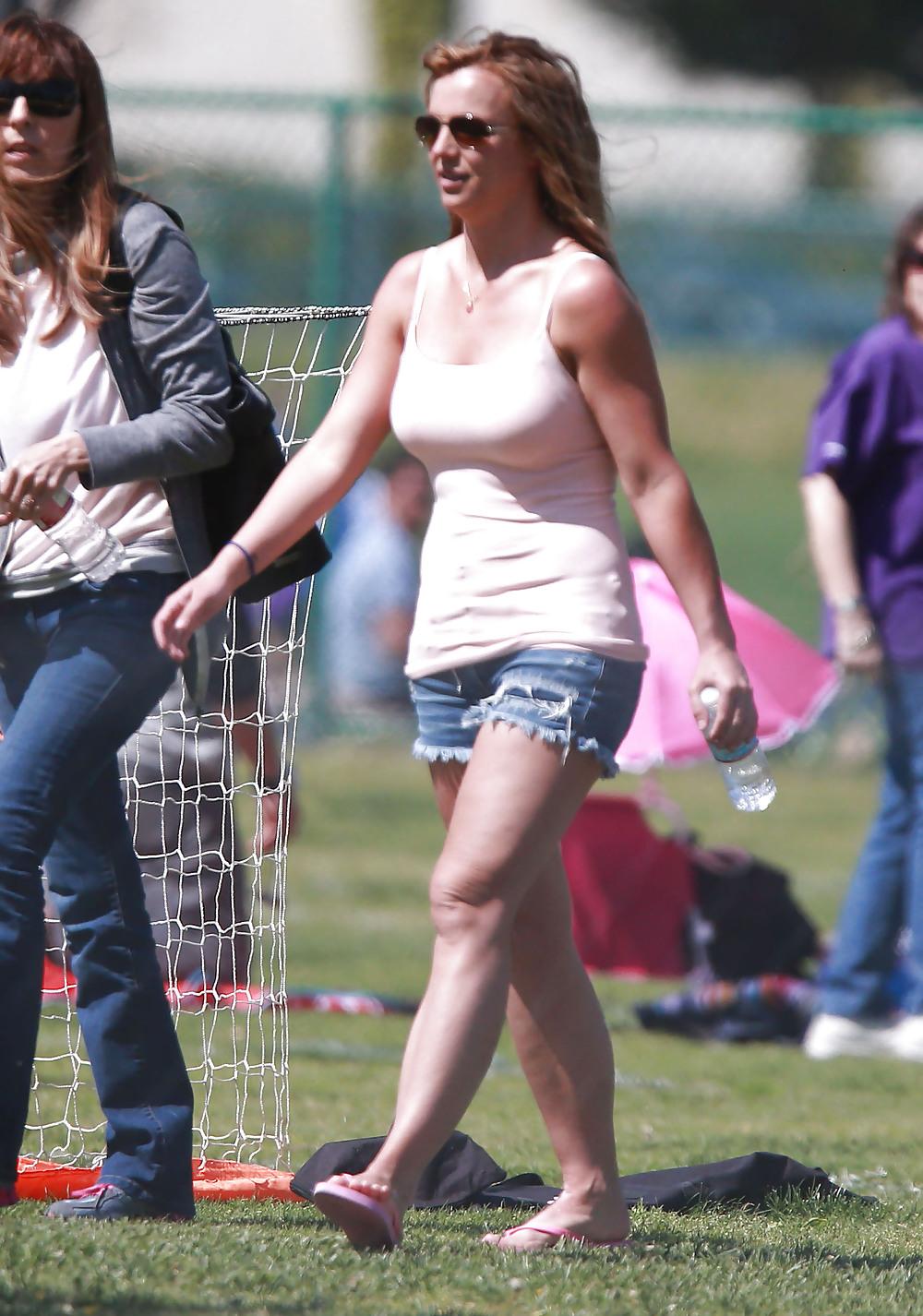 11P Britney Spears - Soccer Mom Goodness