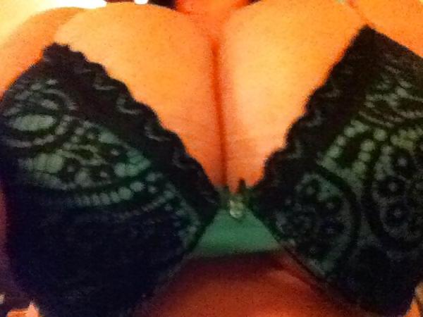 19P Huge Tits, Tight Tops 42
