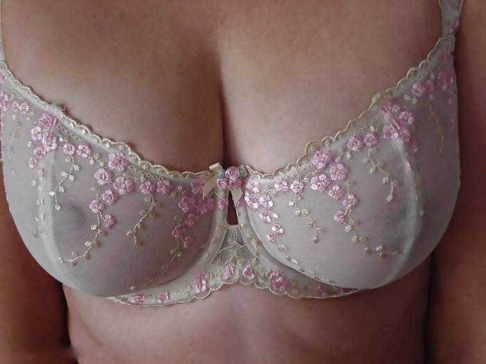 25P KEY- BH TITS 04 - Big Boobs & Hot Cleavages in Sexy Bras