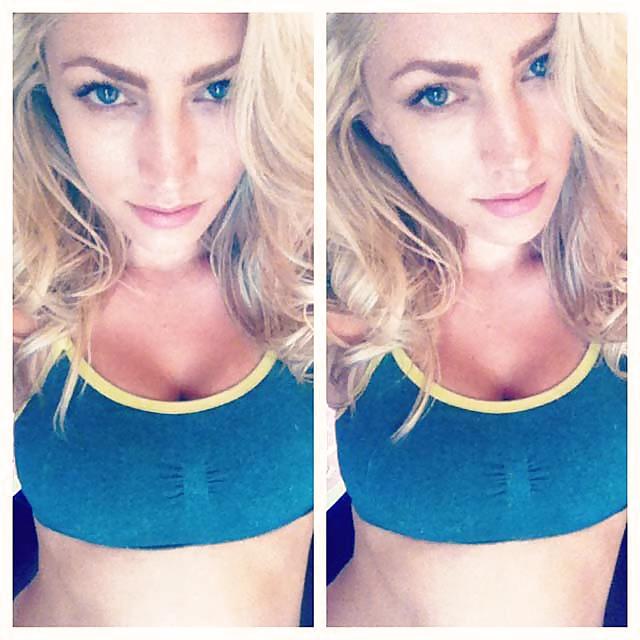 20P Sexy Babes with Sport Bras