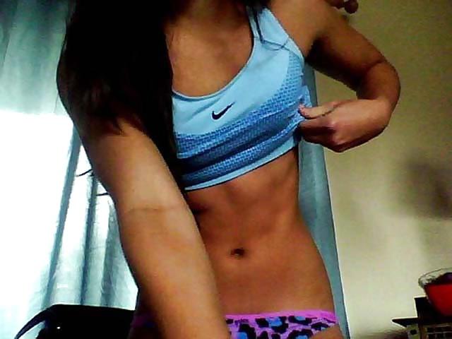 20P Sexy Babes with Sport Bras
