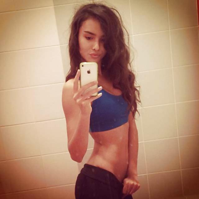 20P Sexy Babes with Sport Bras