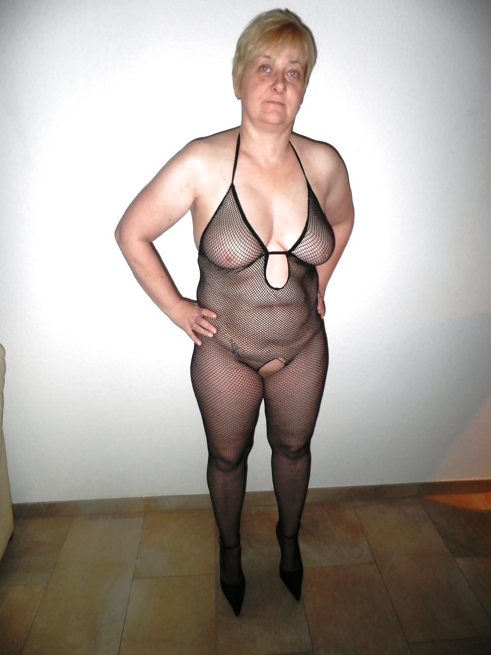 7P Catsuit Milf