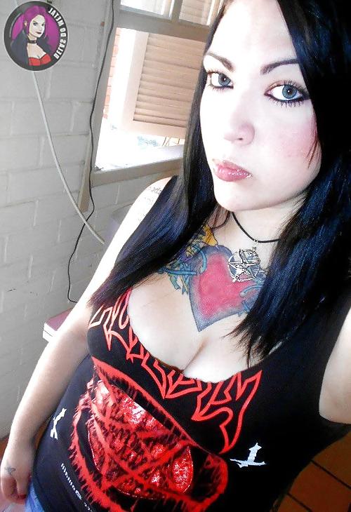 18P Sexy metal babes