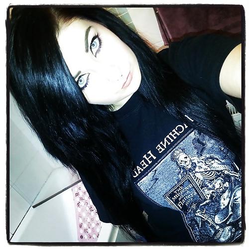 18P Sexy metal babes