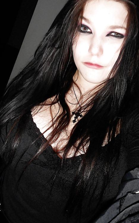 18P Sexy metal babes