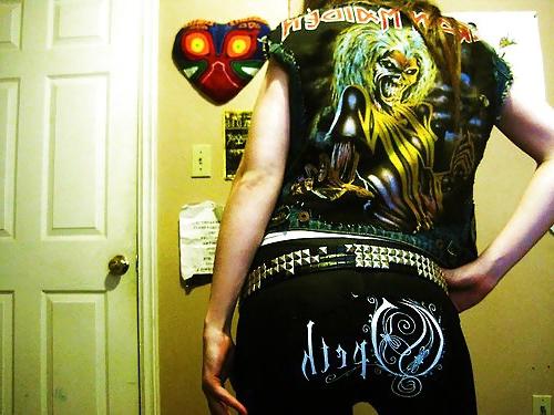 18P Sexy metal babes