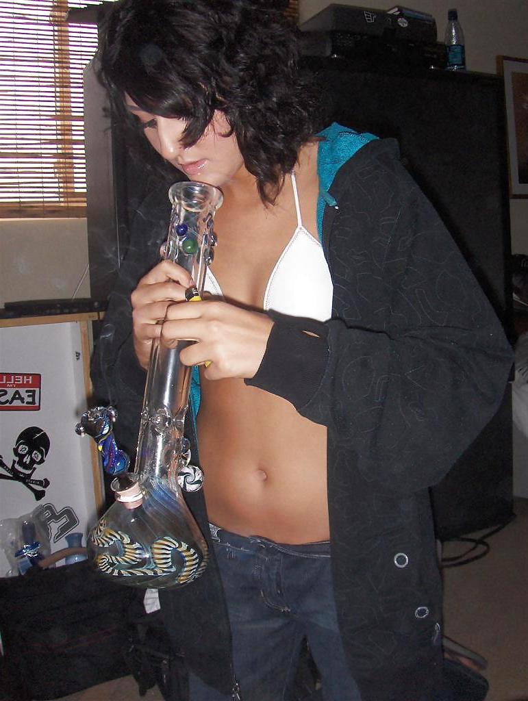 25P Pot smoking hotties 3