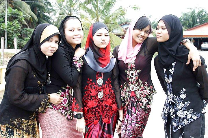 25P Malay solo & gruop