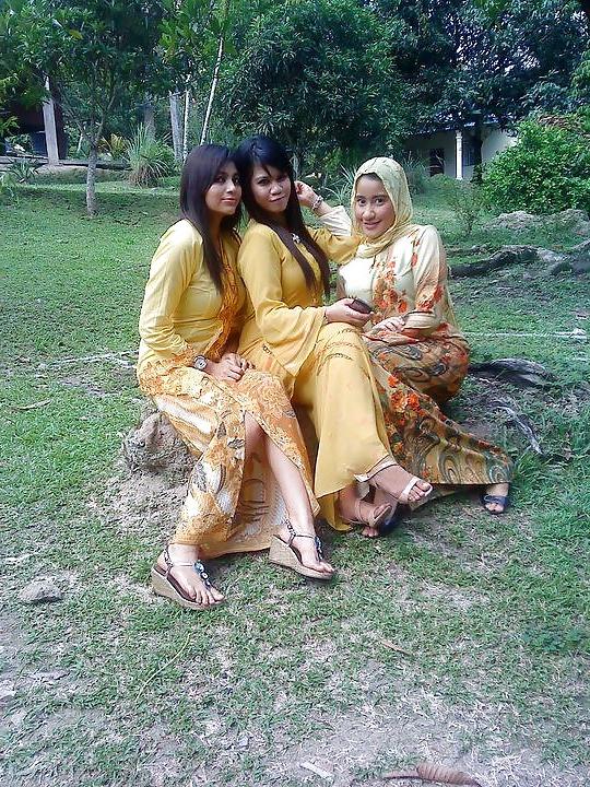 25P Malay solo & gruop