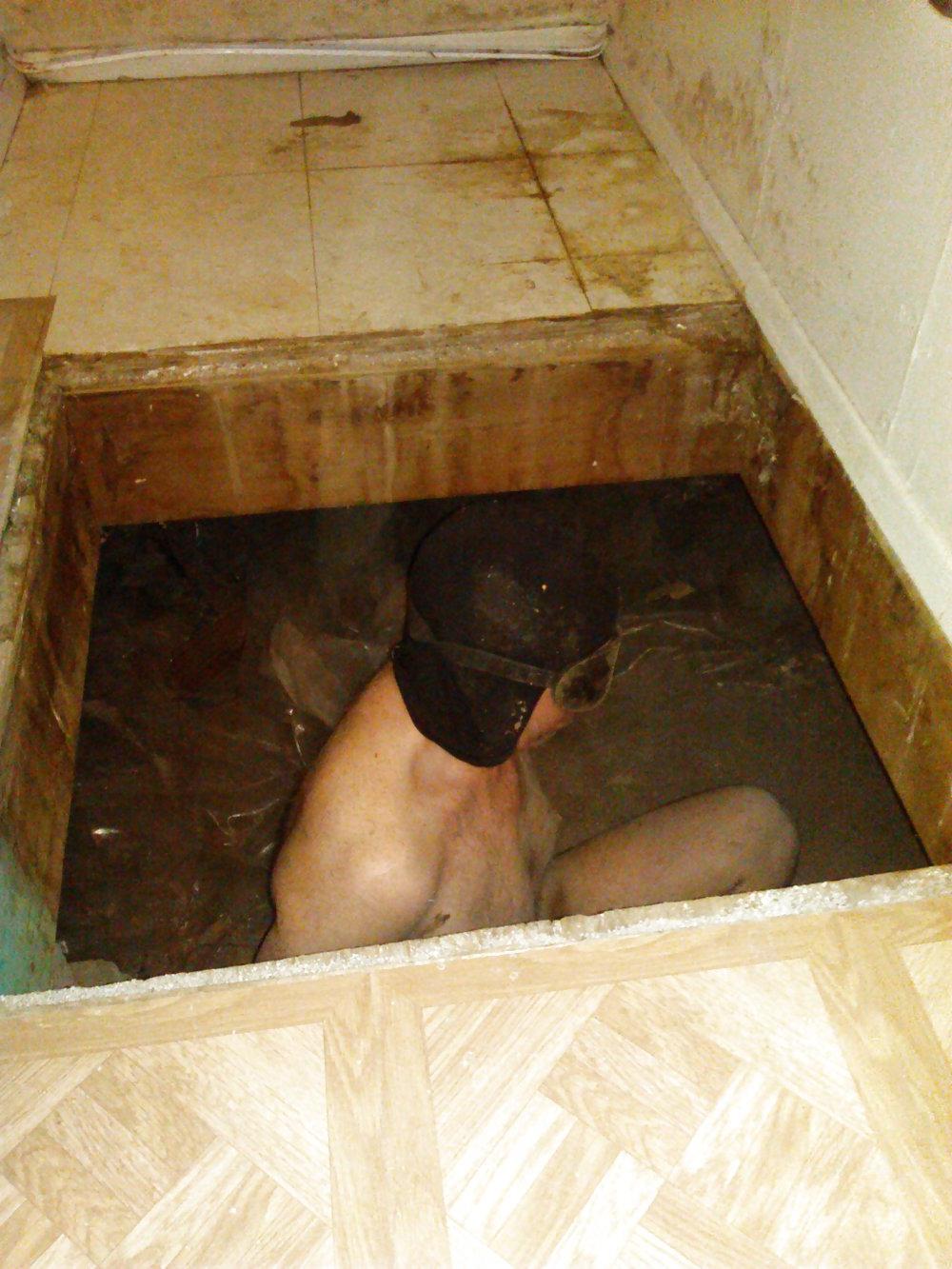 10P Locked in the hole panicked, cramped, in pain, and SOBBING