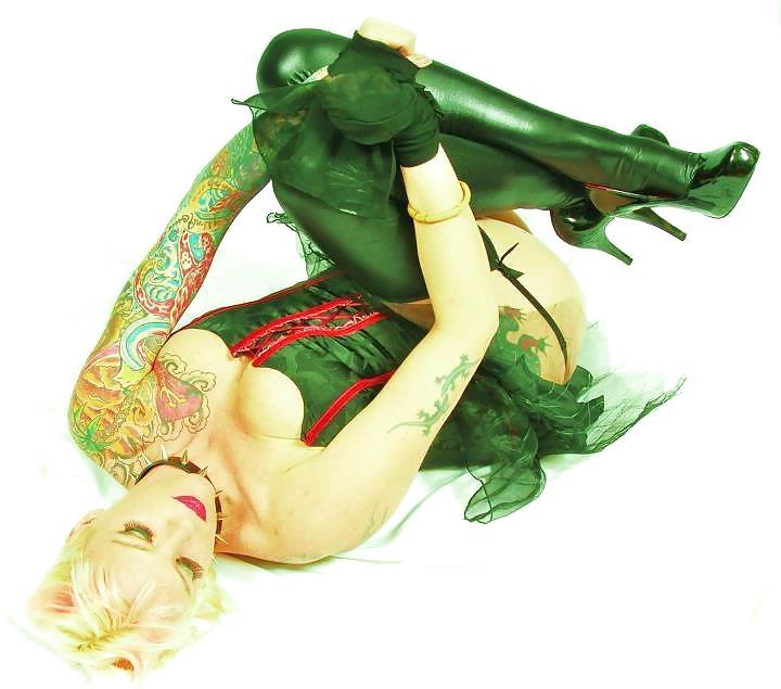25P SEXY TATTOO BABES