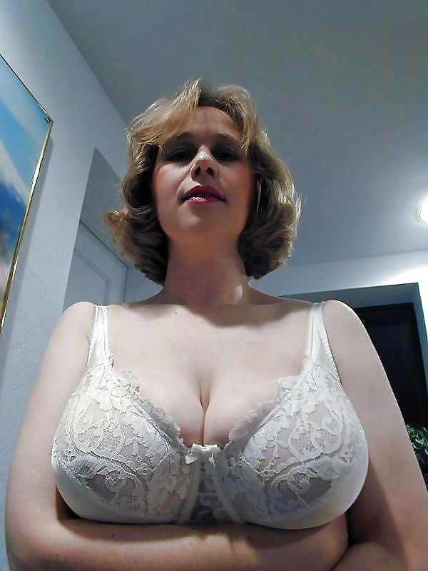 21P Big bras on mature women 4