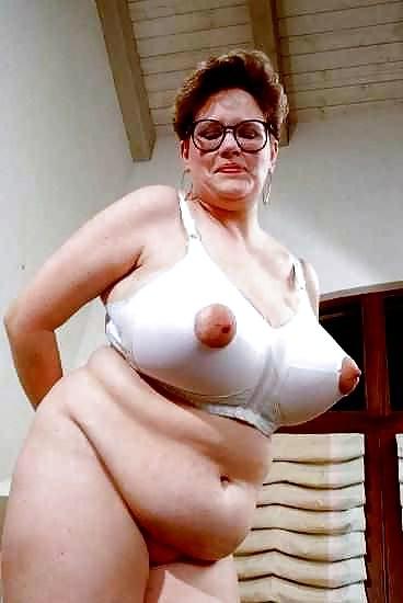 21P Big bras on mature women 4