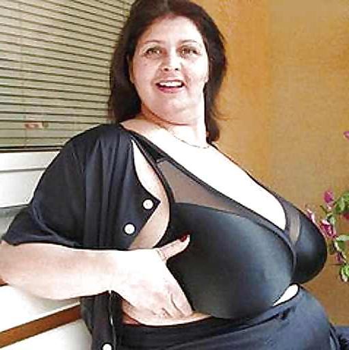 21P Big bras on mature women 4