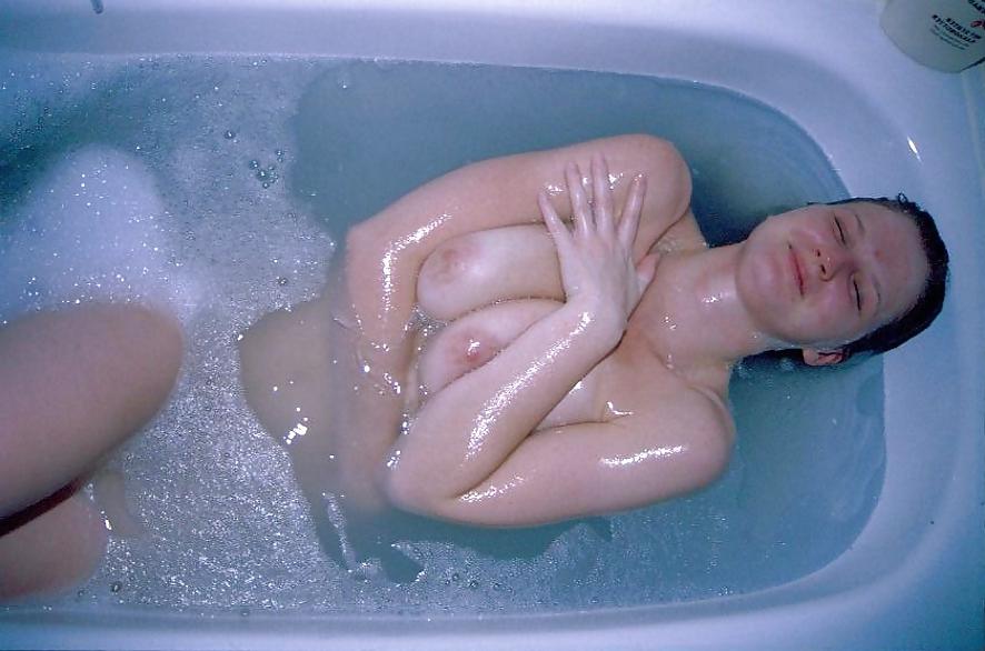 10P SAG - My Young Wife With Voluptuous Boobs In The Bathtube 04