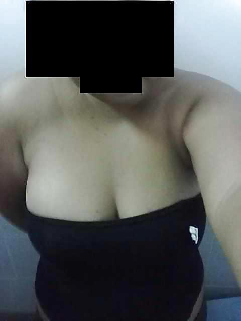 5P 21 Years Old Indo Maid from Singapore